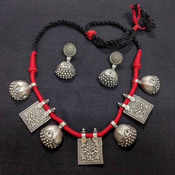 Thread Necklace Black and Red colour